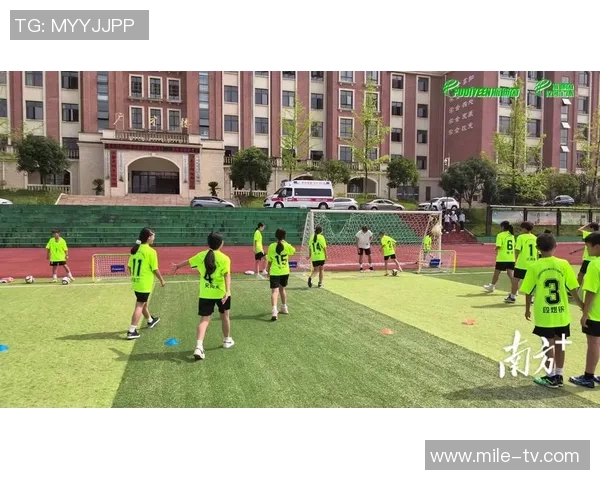 欣体足球引领青少年运动热潮助力健康成长与团队精神培养