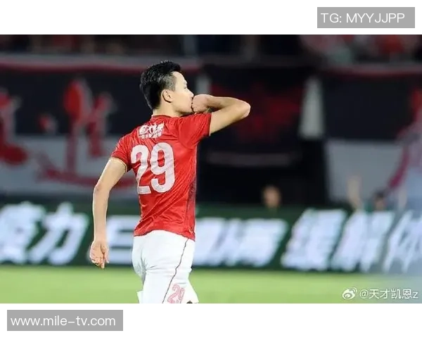 足球之夜恒大勇夺冠军展现团队精神与拼搏意志的辉煌时刻 足球之夜恒大勇夺冠军展现团队精神与拼搏意志的辉煌时刻